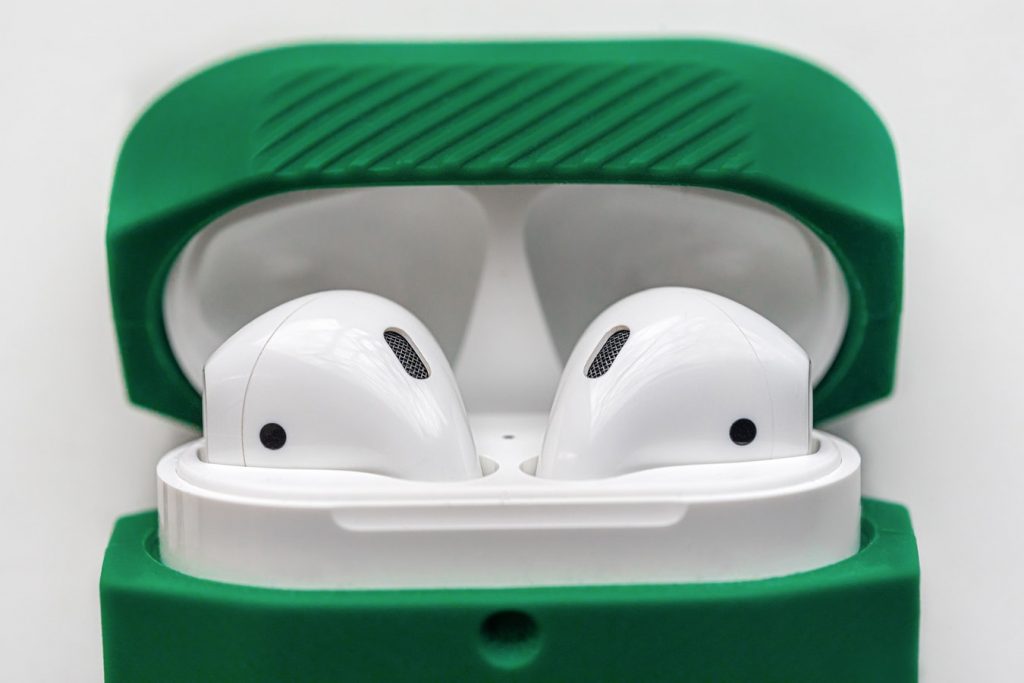 Verschillende soorten AirPods hoesjes: hardcase, zachte siliconen en leren varianten voor bescherming en stijl