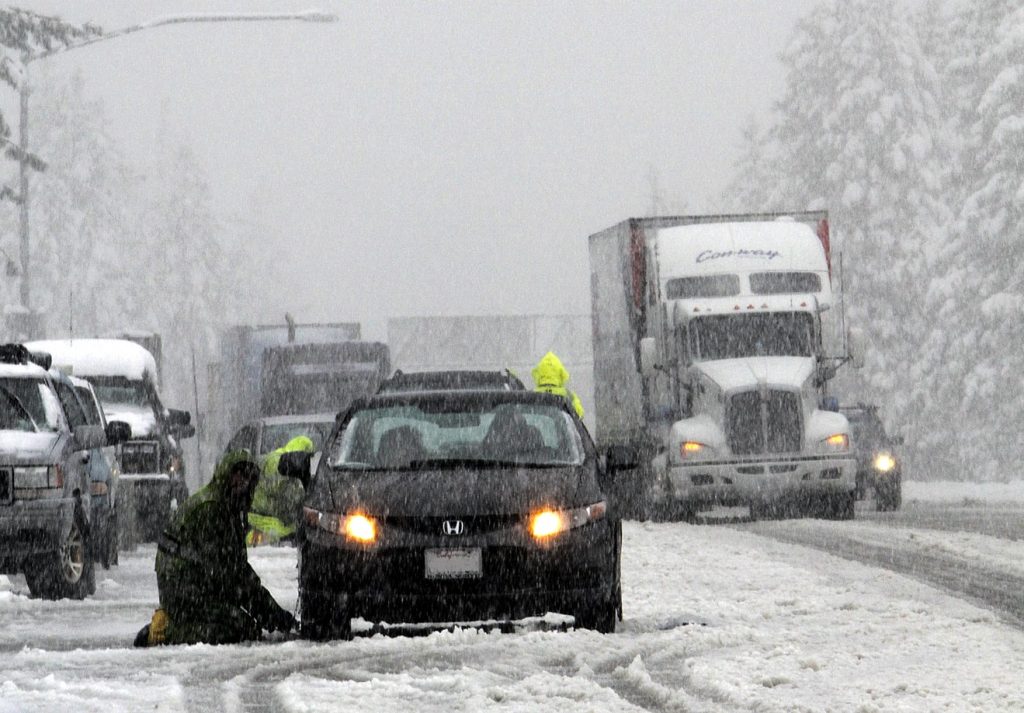 Sneeuwkettingen 205 50r17 op winterbanden voor veilig rijden in sneeuw en glad weer