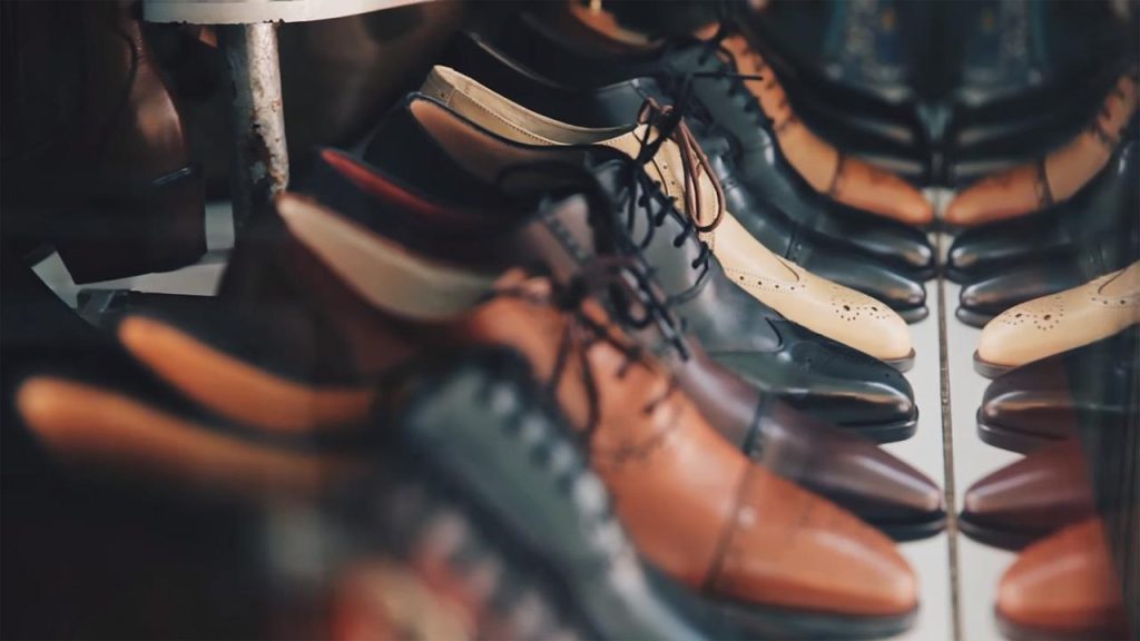 Schoenenwinkels in Rotterdam met aanbod van sneakers, laarzen en pumps