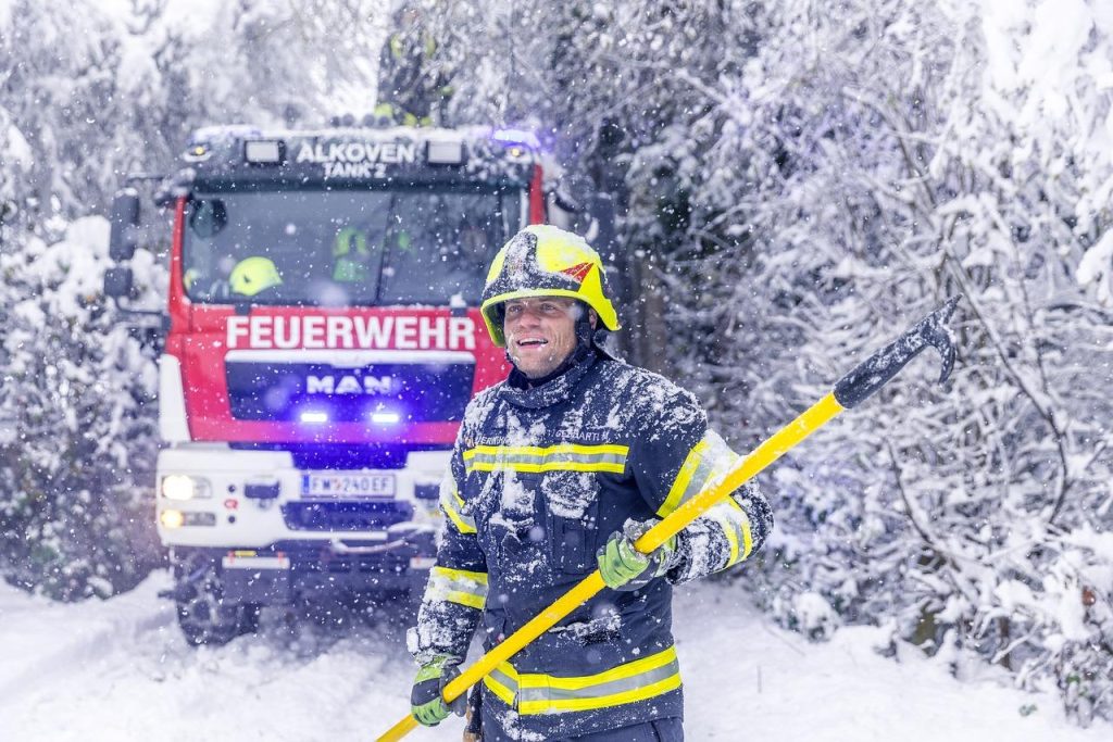 Familie bereid zich voor op noodgeval in Westland met noodpakket en veiligheidsplan voor overstromingen en stroomstoringen