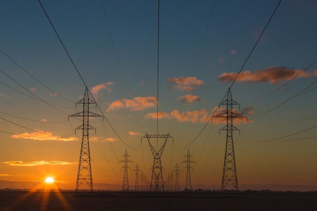 Visuele representatie van energieveerkracht in Gouda met focus op stroomstoringsvoorbereiding en duurzame nettechnologie