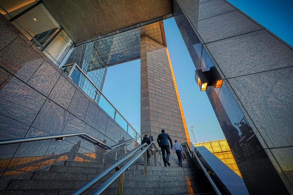 Grachten en historische gebouwen van Leeuwarden voor bedrijfsuitje met teambuilding activiteiten
