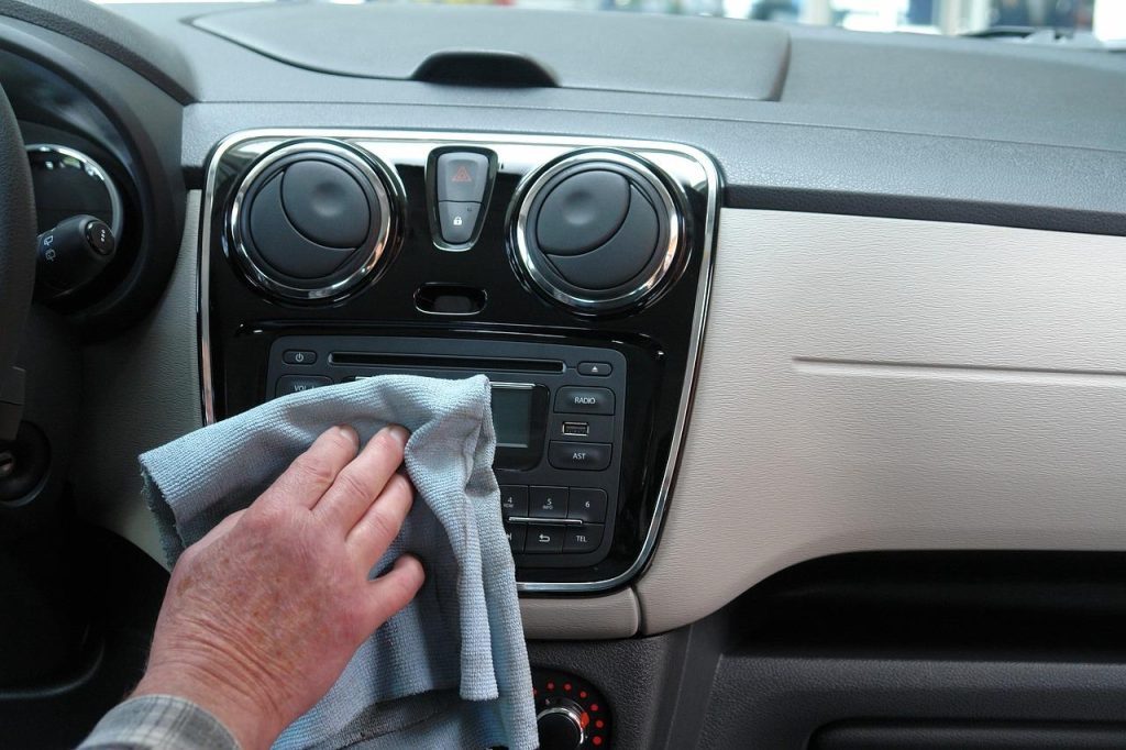 Professioneel autopoetsbedrijf in Geleen demonstreert nanotechnologie coating voor autolak bescherming