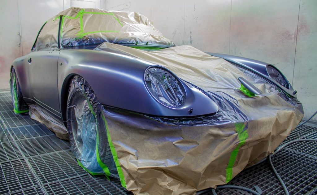 Professionele autospuiterij in Nieuwegein met modern schilderwerk en kwaliteitsafwerking voor autoherstel