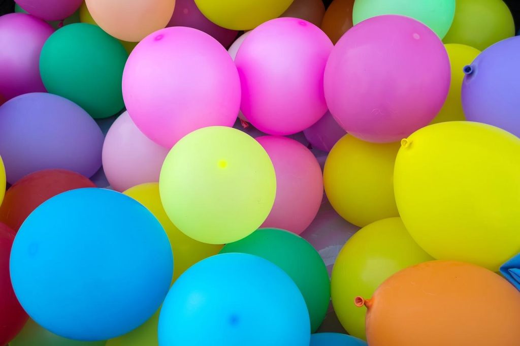Kleurrijke feestartikelen in Meppel: ballonnen, slingers en decoraties voor verjaardagen en feesten