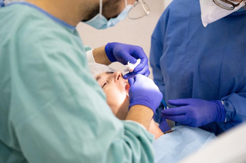 Tandarts Gouda praktijk met vriendelijke tandheelkundige team klaar voor uw mondhygiëne en glimlachzorg